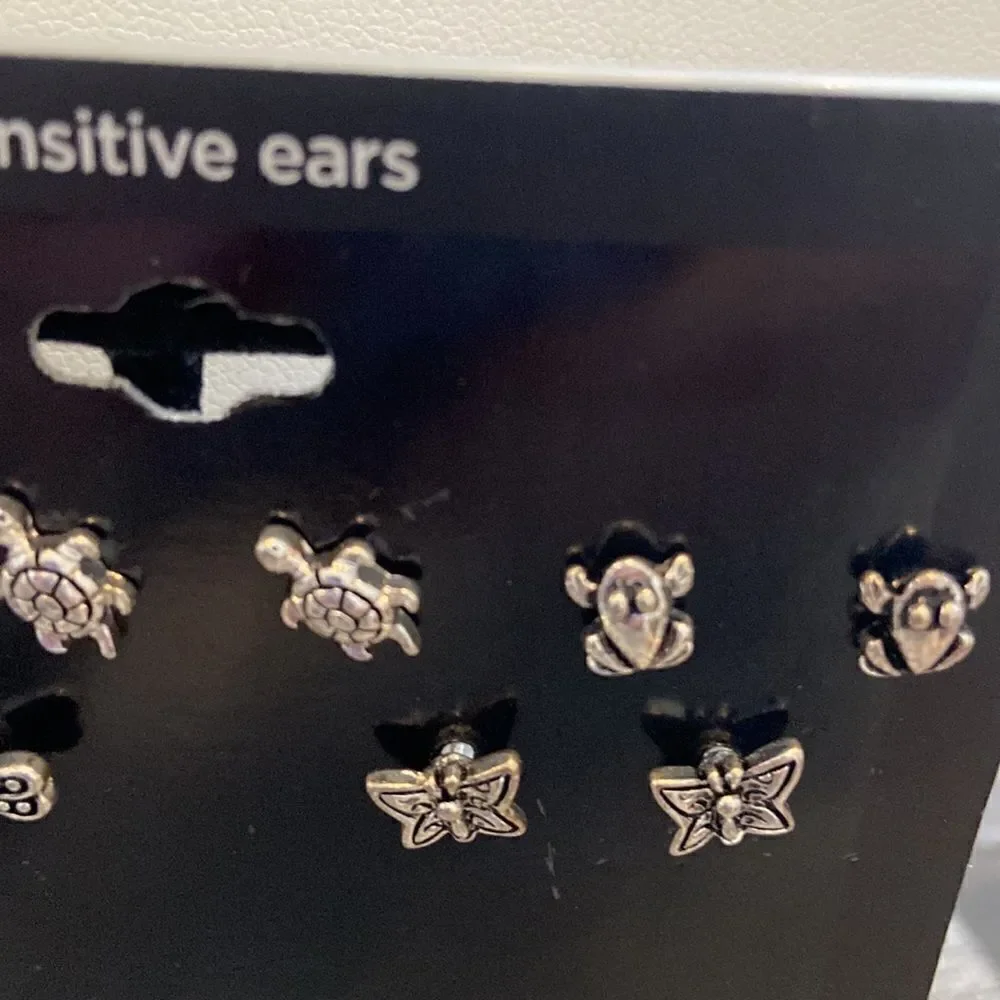 JCP set of 5 earrings small size NWT silver color